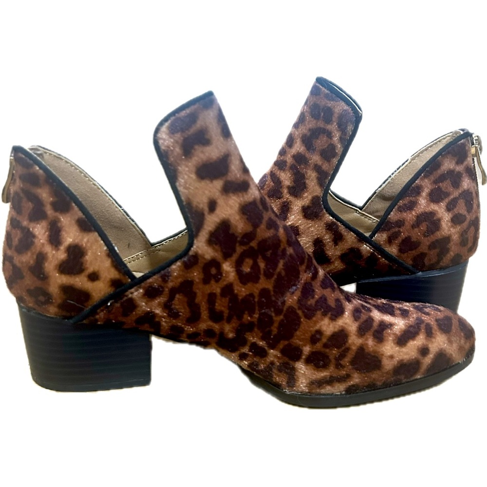 SUPER CUTE!!! NWOT New Direction Leopard print ankle boots 8.5 M